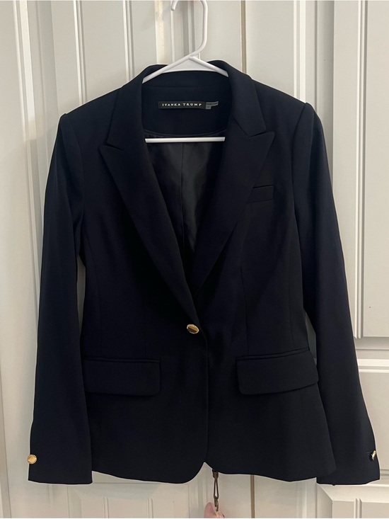 Ivanka Trump Jackets & Blazers - Ivanka Trump Navy Blue Single-Button Tailored Blazer with Gold Buttons New